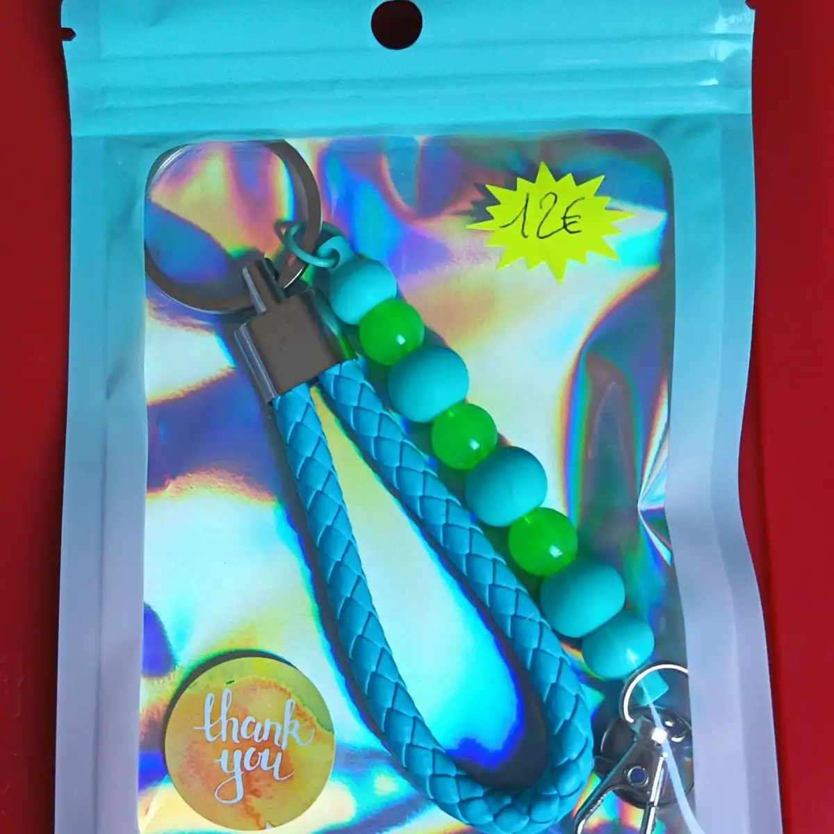 Porte clés perles avec attache en cuir